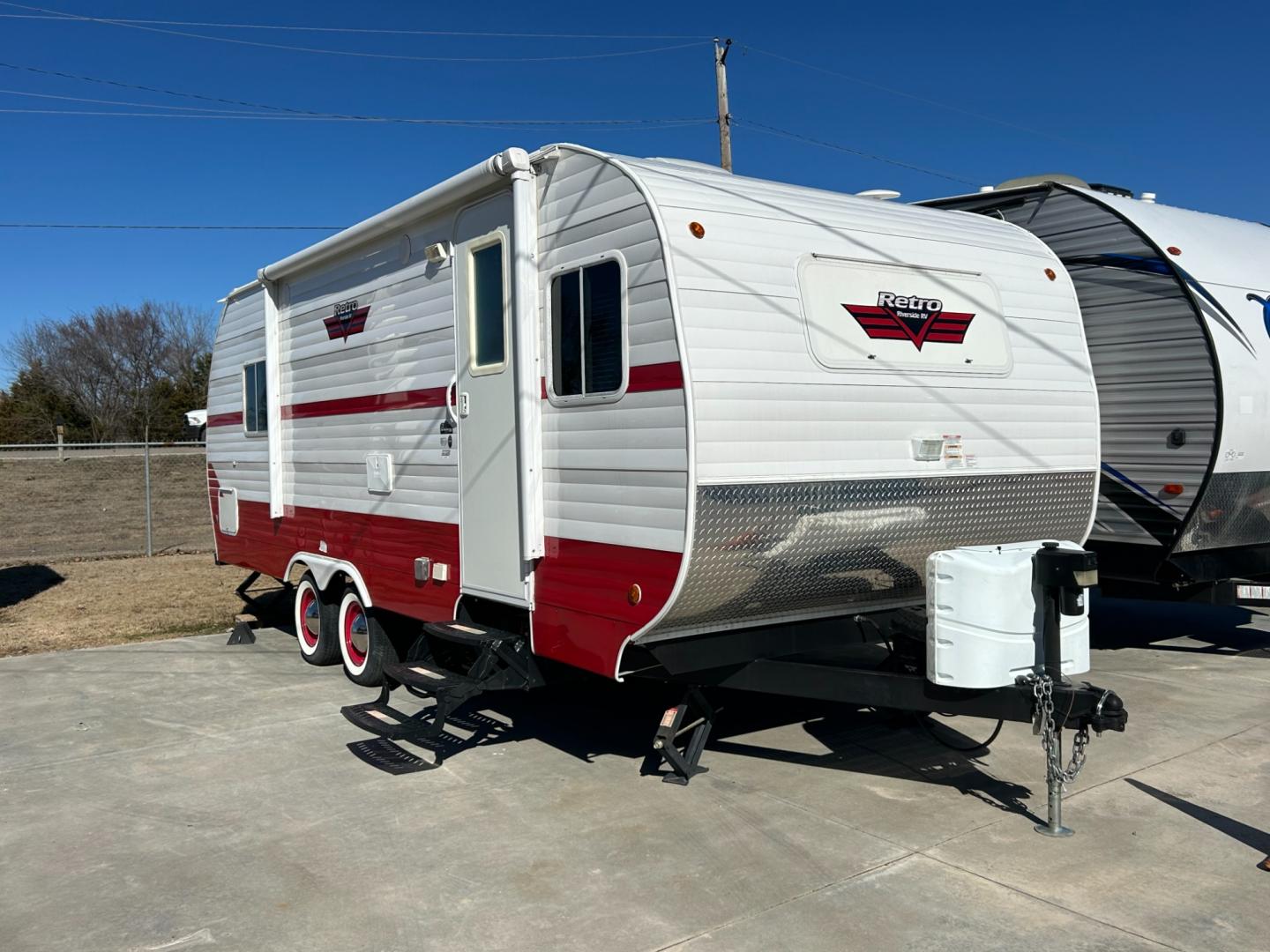 2020 RED /TAN Riverside RV RETRO 199FKS (59CCC3420LL) , located at 17760 Hwy 62, Morris, OK, 74445, 35.609104, -95.877060 - Photo#0